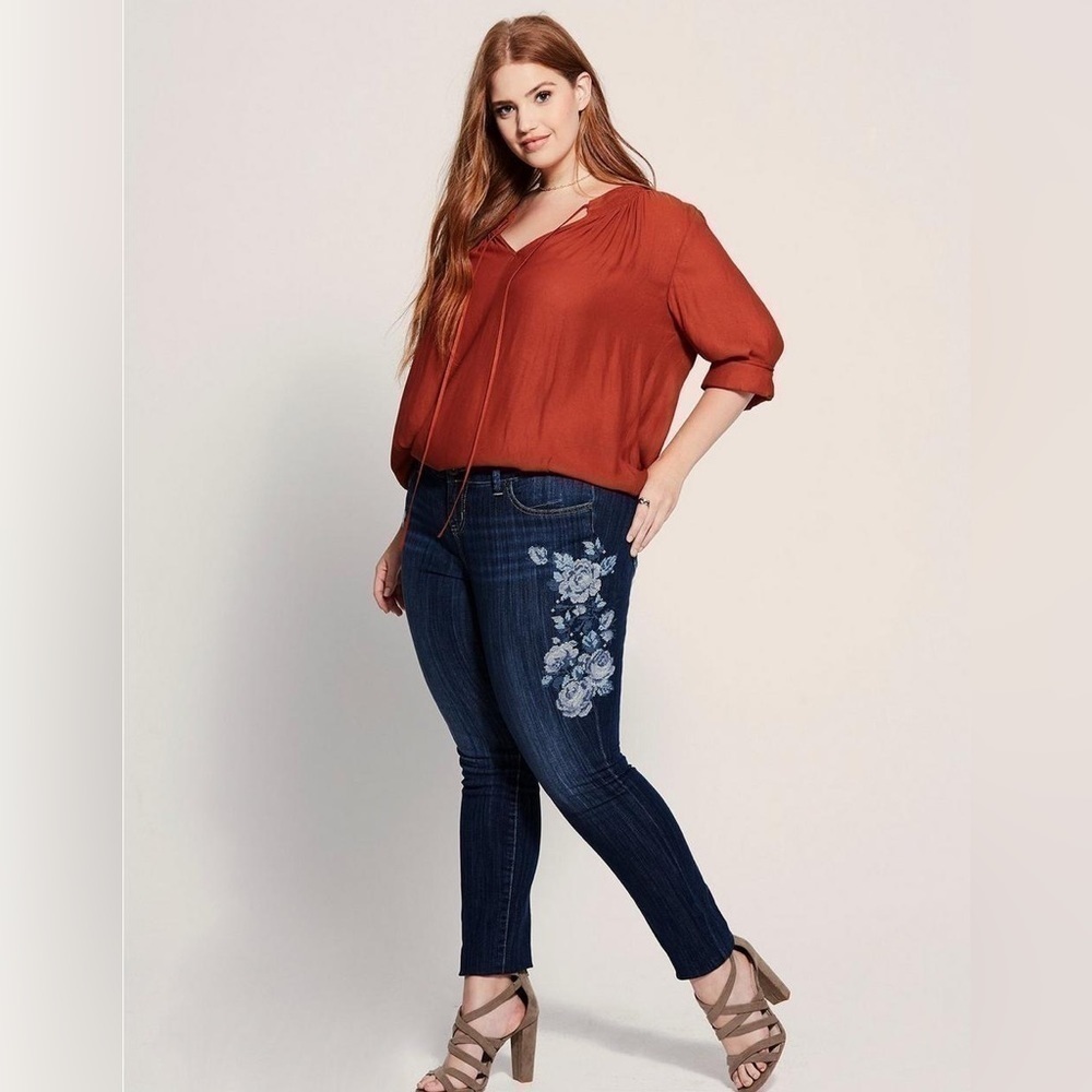 NEW Torrid Floral Embroidered Women’s Skinny Jeans Dark Wash Size 24 Plus DRAFT